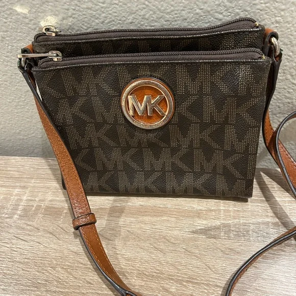 Michael Kors Signature Brown Logo Bag - Picture 3 of 13